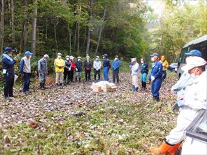 現地到着、作業前に安全上の注意点などを確認