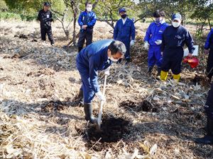 枝幸地域統括森林官から植樹指導