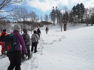 慣れないスノーシューで歩いて、歩いて