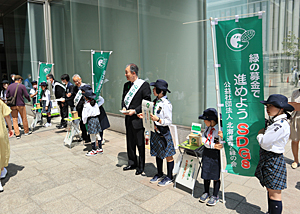 札幌駅前で行った募金活動