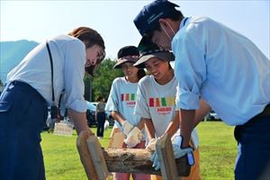 スウェーデントーチ作りの様子