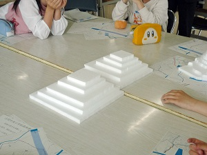 模型を作っている様子