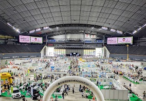 大勢の来場者でにぎわう環境広場さっぽろ会場