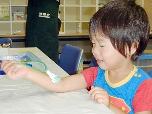 もくねんさん(おがくず粘土細工)