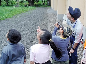 測高器による測定では「スナイパーみたい！」との声も。