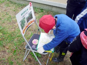 スタンプを押している様子
