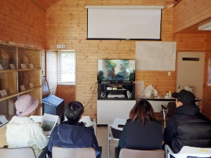 パイロットフォレスト造成のDVD視聴の様子