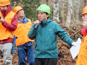 作業効率、傾斜地での実施方法、作業時期など