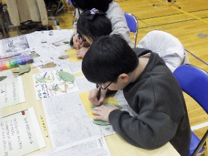 みんな真剣に葉っぱと向き合っていました