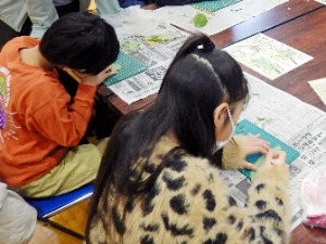 みんな真剣に葉っぱと向き合っていました