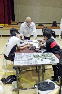 樹名板作成の様子