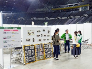 環境セミナーブースにおいて署長をはじめ4名が参加
