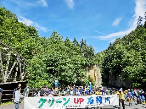 横断幕と参加者
