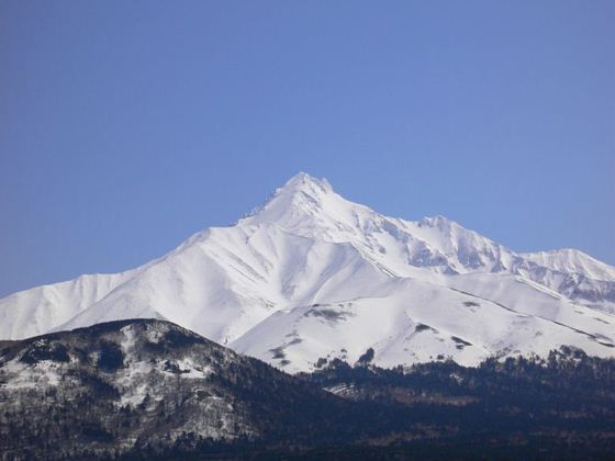 鴛泊側から見た利尻山をズームアップ。