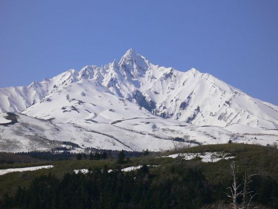 オタドマリ湖から見た利尻山をズームアップ。
