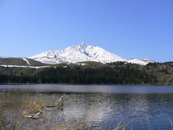 オタドマリ湖からの遠景。