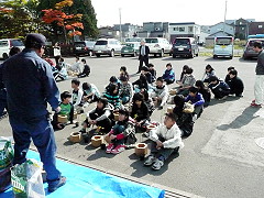 森のお話にみんな真剣な表情