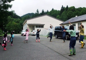 樹木観察会前のカウンントダウン体操