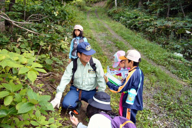 何のお話？しっかりメモをとっています 手前は先生