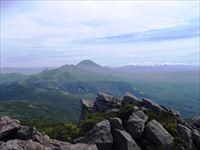 目国内岳山頂より白樺山、シャクナゲ岳、チセヌプリ、ニトヌプリ、イワオヌプリ、ニセコアンヌプリと、羊蹄山、尻別岳