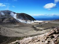 雌阿寒岳山頂付近の火口
