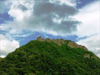 八剣山