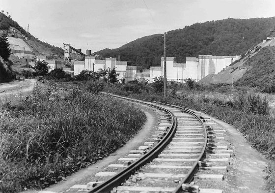 上一の澤分岐附近、7・200米地点よりのダムの遠望