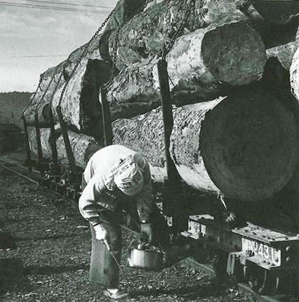 油差し 検車と同時に車軸に注油し、メタル破損防止。