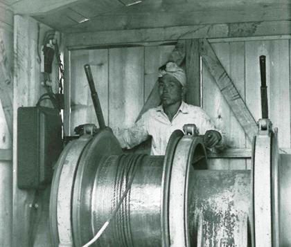 電動巻揚機（シャリバン） 昭和初めより使用