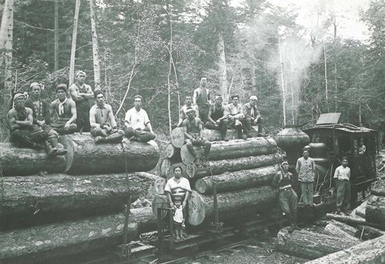 積込さん達の一服 （昭和17年）