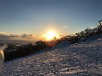 国設ピヤシリスキー場九度山頂上付近からの夕日