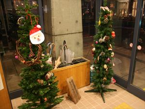 玄関に飾ったクリスマスツリー