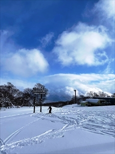 正面の羊蹄山は雲の中