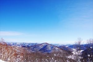 空気がしばれて澄んでいたので、山のラインまでくっきりと分かります。