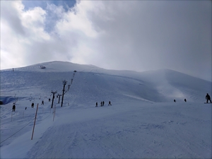 スキー場山頂付近。写真右手がニセコアンヌプリ山