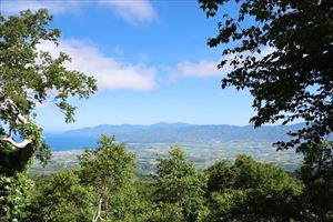 駐車場からは、共和町が一望できる展望台にも行けます。メロンの一大産地ですね。