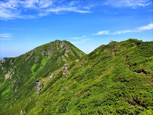 1967峰（左の山）