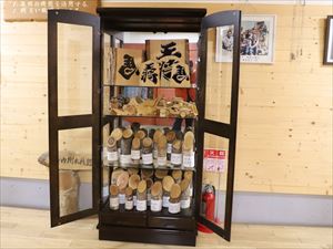 普段は棚に入れて展示しています