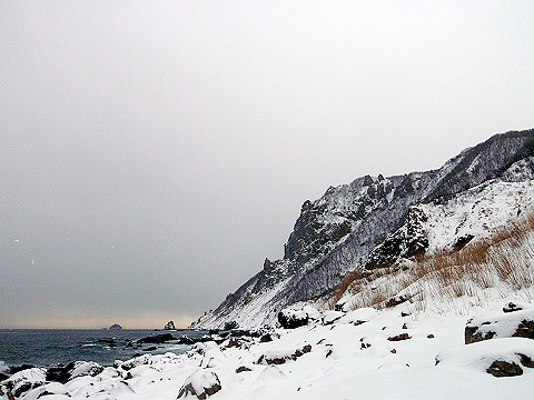 春から秋にかけては、散策などで訪れる人も多い小樽赤岩ですが、冬になると訪れる人も少なく寂しい限りです。