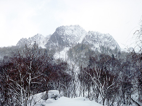 札幌の市街地は雪もほとんど溶けてしまいましたが、奥座敷はまだまだ深い雪の中でした。