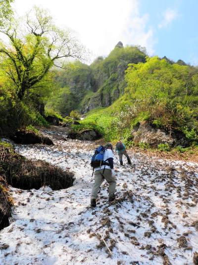 雄鉾岳の残雪