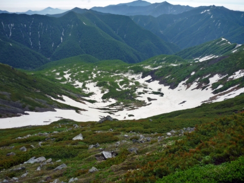 幌尻岳山頂より東カールを望む