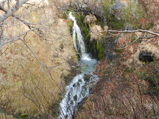 弥三吉水近くの滝