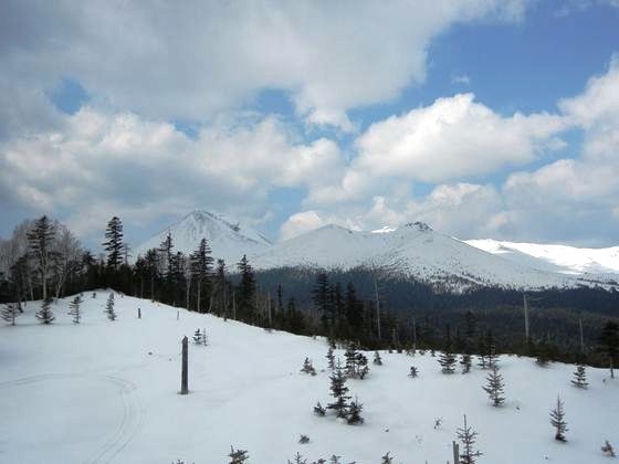 左側山は阿寒富士、中央は雌阿寒岳