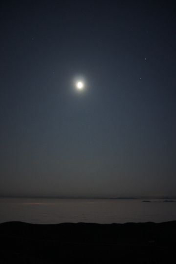 山頂に到着した頃にはすでに月夜