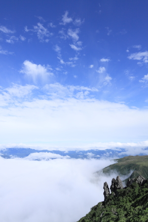 黒岳山頂から御鉢平方面