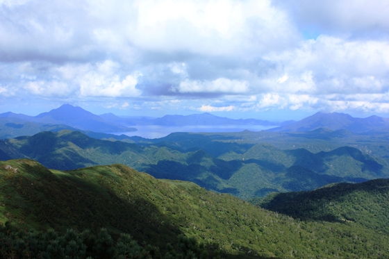 ホロホロ山から支笏湖を望む