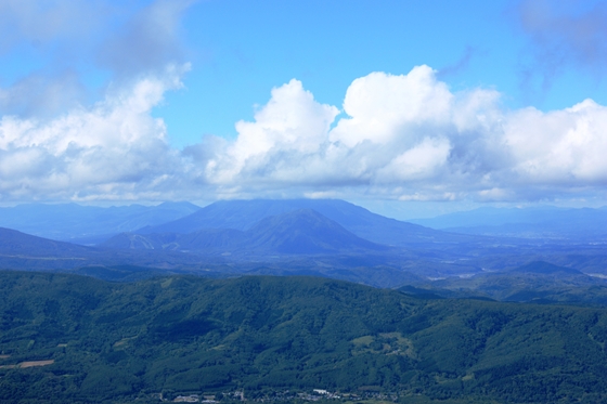 雲に隠れた羊蹄山