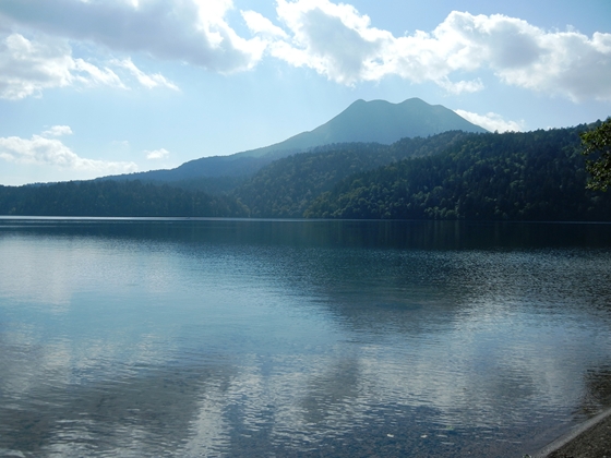 パンケトー湖岸から撮影した雄阿寒岳