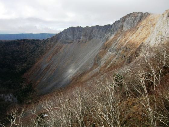 摩周岳火口の大崩れです